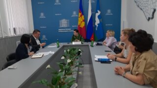 Депутат ЗСК Очкаласова держит на контроле ситуацию с выплатами медикам в Кропоткинской больнице
