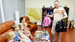 Депутат ЗСК Виктор Тепляков принял участие в акции «Собери ребенка в школу»