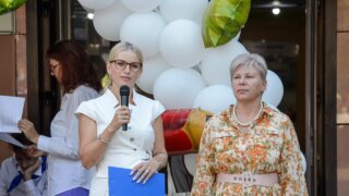 Депутат ЗСК Вероника Иванчикова поздравила школьников в Сочи