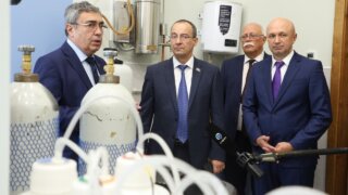 Совместно решать задачу по снижению дефицита кадров в здравоохранении