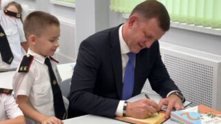 Мэр Краснодара оставил послание в казачьем классе новой школы на проспекте Образцова (ВИДЕО)