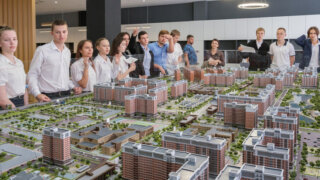 От парковок до амфитеатра: краснодарские школьники – будущие строители побывали на экскурсии