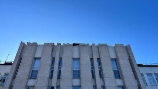В Крыловском районе крыша администрации сложилась пополам из-за сильного ветра