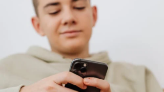 В России хотят запретить пользоваться соцсетями детям до 14 лет