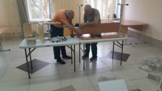Депутат ЗСК Тозлян приобрёл мебель для сочинской школы-интерната