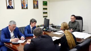 Депутат ЗСК Виктор Тепляков провёл совещание по вопросам дорог и общественного транспорта в Сочи