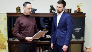 Депутат ЗСК Виктор Тепляков отметил благодарностью от парламента края специалиста из Сочи
