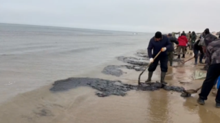 В Анапе зафиксировали повторный выброс мазута