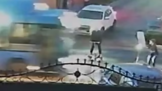 11-летний школьник на электросамокате попал под автобус в Сочи
