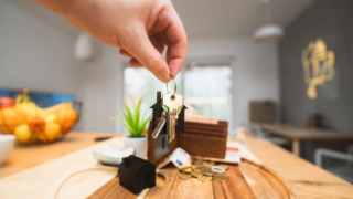 На Кубани женщина дважды продала свою квартиру и перевела деньги мошенникам