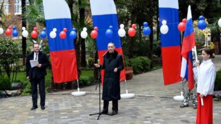 Фестиваль мандаринов и выступления артистов: в Сочи с участием депутата Теплякова открыли два обновленных сквера