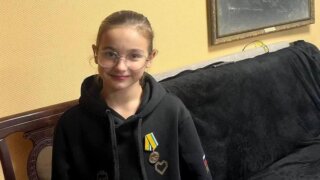 Военные вручили школьнице – волонтеру из Краснодара награду от Минобороны