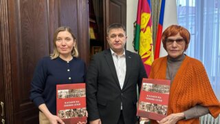 Депутат ЗСК Ирина Караваева встретилась со спортсменкой Людмилой Брагиной и замгубернатора Александром Власовым