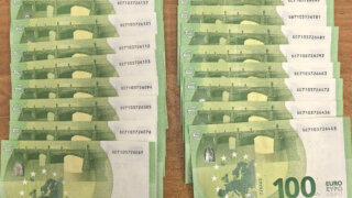 В аэропорту Сочи пассажир пытался незаконно вывезти 19 тысяч евро
