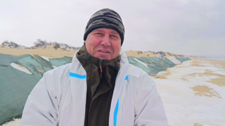 Директор Дома культуры из станицы Медведовской Андрей Денисенко борется за чистоту Черного моря