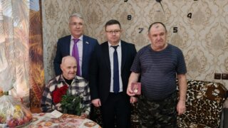 С искренней признательностью: Эдуард Кузнецов вручил юбилейную медаль ветерану войны