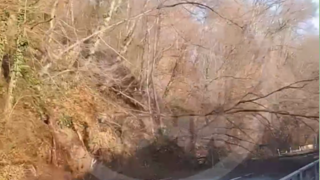 В Сочи оползень сошел на трассу возле горного поселка Солох-Аул