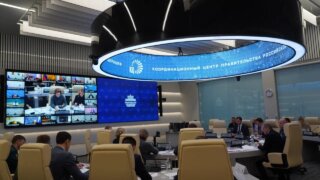 Виталий Савельев провел еженедельное заседание правкомиссии для координации работ по ликвидации последствий крушения танкеров в Керченском проливе