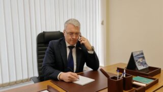 Депутат Кузнецов проверил реставрацию памятника героям Гражданской войны