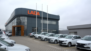 Пострадавшим на производстве жителям Кубани отделение СФР передало новые автомобили