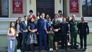 На Кубани родственникам погибших в СВО казаков-добровольцев передали государственные и казачьи награды