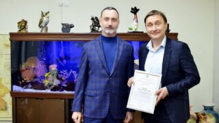 Депутат ЗСК Виктор Тепляков наградил лучших работников образования Сочи
