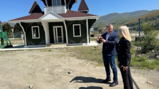 Депутат ЗСК, член фракции ЛДПР Вероника Иванчикова встретилась с главой Лазаревского района Максимом Ермолаевым