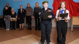 «Парту героя» открыли в школе Сочи с участием депутата ЗСК Вероники Иванчиковой