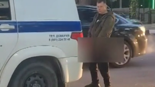 В Новороссийске местный житель справил нужду на автомобиль полиции