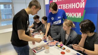 Ко Дню защиты детей молодогвардейцы учились рисовать аквагрим