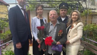 Сотрудники Банка Уралсиб поздравили ветеранов Геленджика с Днем Победы