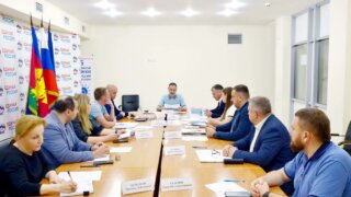 Депутат Тепляков обсудил перспективы строительства спорткомплекса в Пластунке