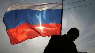 Заря в бело-сине-красных тонах