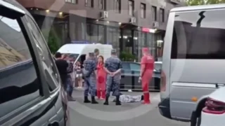 Мужчина умер возле одного из домов в Сочи