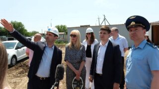 Вице-губернатор Анна Минькова оценила работы по строительству поликлиники в Выселковском районе