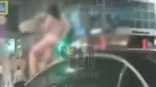 Эксцентричная выходка с раздеванием в центре Краснодара может перерасти в уголовное преследование