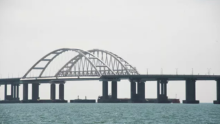 Затор на Крымском мосту: свыше 800 автомобилей в ожидании проезда