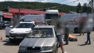 В Геленджике женщина за рулем иномарки сбила супружескую пару, мужчина погиб