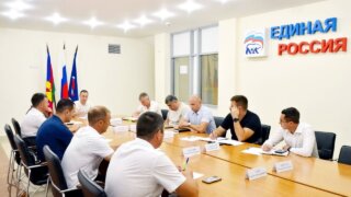 В Сочи депутат ЗСК Виктор Тепляков организовал встречу для обсуждения состояния автозаправочных станций