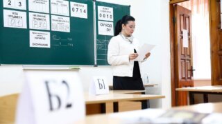 Около 220 педагогов Кубани получат по 100 тысяч рублей за подготовку стобалльников по ЕГЭ