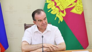 Вениамин Кондратьев поручил отремонтировать фасад и крыльцо детской музыкальной школы в Абинске