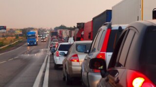 На Кубани огромные пробки образовались на трассах, ведущих к Черному морю