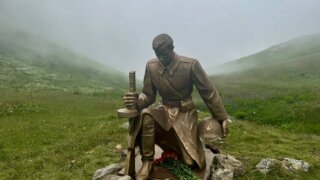 В горах Сочи открыли мемориал в честь 80-летия Великой Победы