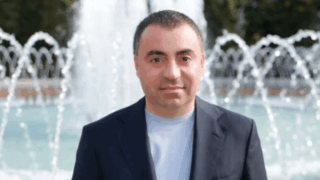 Арменак Тозлян поможет многодетной семье из Херсонской области собрать детей в школу