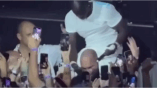 В Сочи охранник требует с репера Akon 10 млн рублей за удар по лицу