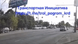 В Краснодаре девушка за рулем каршеринга устроила ДТП с пострадавшими и скрылась с места аварии