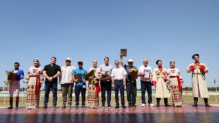 Кондратьев вручил награды победителям конных скачек на Кубок губернатора Кубани