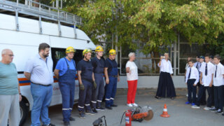 Сотрудники Госпожнадзора проводят уроки основ безопасности жизнедеятельности в школах Краснодара