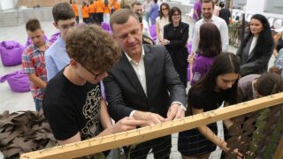 Глава Краснодара Евгений Наумов посетил молодежную площадку «Народная сеть»