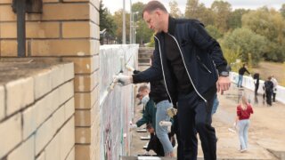 Мэр Краснодара Наумов и блогеры привели в порядок территорию у «Олимпа»